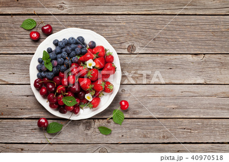Fresh summer berries Fresh summer berries 40970518