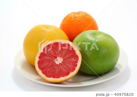 グレープフルーツ各種とオレンジ　赤い果肉 40970820