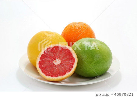 グレープフルーツ各種とオレンジ　赤い果肉 40970821