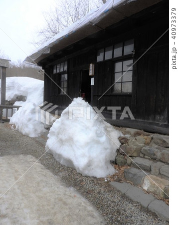 温泉郷にあってダントツの一番人気なのがこの鶴の湯温泉で、日本一予約が取りにくい宿として知られる。 40973379