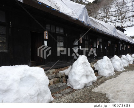 温泉郷にあってダントツの一番人気なのがこの鶴の湯温泉で、日本一予約が取りにくい宿として知られる。 40973383