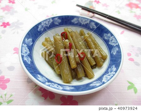 ピリ辛のフキの煮物 ピリ辛のフキの煮物 40973924