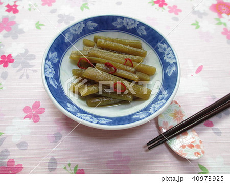 ピリ辛のフキの煮物 ピリ辛のフキの煮物 40973925