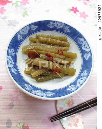 ピリ辛のフキの煮物 ピリ辛のフキの煮物 40973926