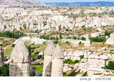 above view of fairy chimney rocks in valley above view of fairy chimney rocks in valley 40976598