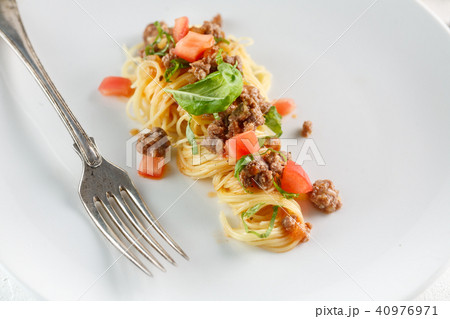 Delicious spaghetti with meat and tomato 40976971