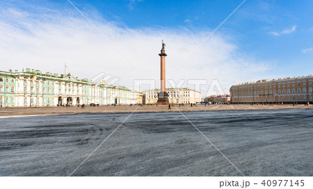 panoramic view Palace Square in St Petersburg city 40977145