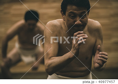 Sumo wrestling 40977457