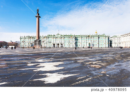Palace Square in St Petersburg in sunny march day Palace Square in St Petersburg in sunny march day 40978095