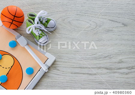 バスケットボール 作戦盤 スコアシート シューズ ボール メダルの写真素材