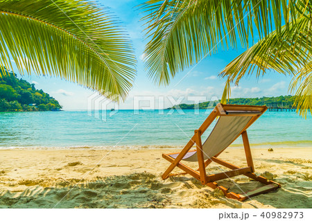 Beautiful tropical beach and sea with coconut palm tree in paradise island Beautiful tropical beach and sea with coconut palm tree in paradise island 40982973