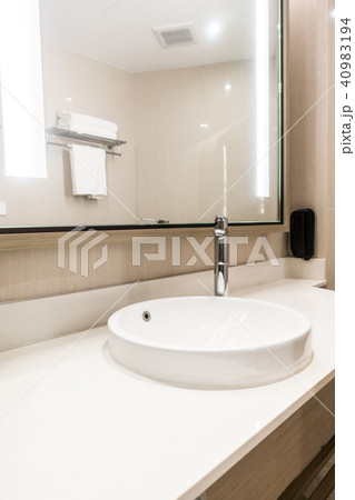 Faucet and sink 40983194