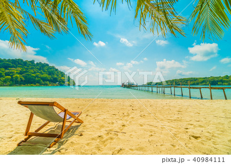 Beautiful tropical beach and sea with coconut palm tree in paradise island Beautiful tropical beach and sea with coconut palm tree in paradise island 40984111