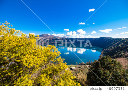 Lake Albano, a volcanic crater lake near Rome 40997331