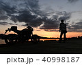 朝日とバイクとライダー 40998187