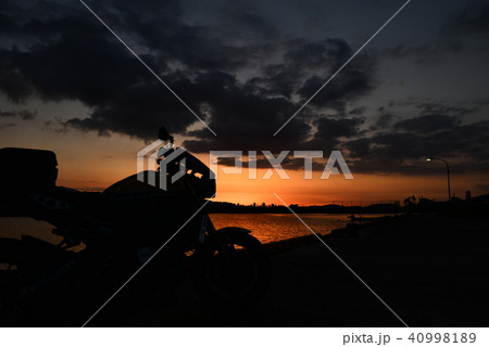 バイクと朝焼け バイクと朝焼け 40998189