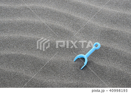 夏の忘れ物　シャベル 40998193