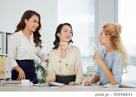Business discussion 40998841