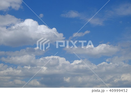 青空と白い雲 40999452