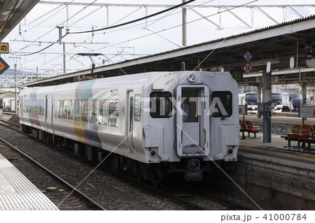 E257系あずさ号の増結車（松本駅）の写真素材 [41000784] - PIXTA