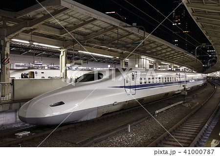 東京駅23:45・東海道新幹線ホームにて 東京駅23:45・東海道新幹線ホームにて 41000787