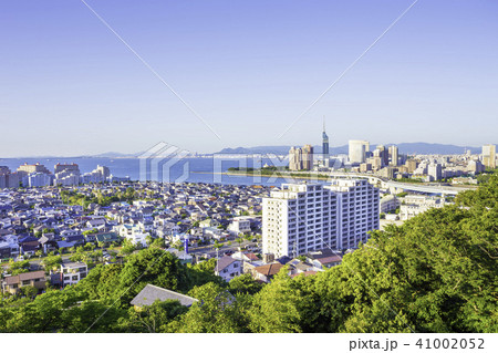 雲ひとつない青空と美しい福岡の街並み 雲ひとつない青空と美しい福岡の街並み 41002052