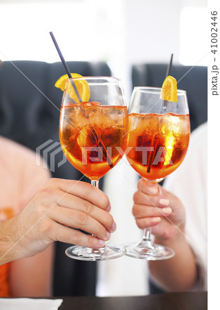 Two cocktail glasses in the hands 41002446