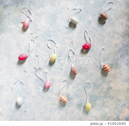 Easter background with Easter eggs and flowers Easter background with Easter eggs and flowers 41002680
