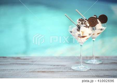 Two bowls of italian gelato 41002696