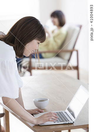 女性　スタートアップ　ベンチャー 41004893