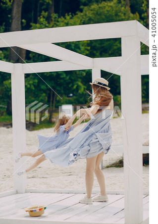 Mother with daughters 41005054