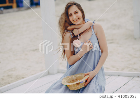 Mother with daughters Mother with daughters 41005055