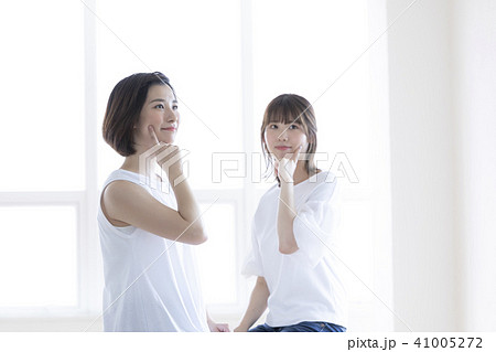 女性　美容　スキンケア　2人　 41005272