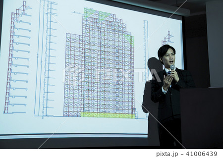 ビジネス 不動産 建築 オフィス ビジネスマン 会議 プレゼン ビジネス 不動産 建築 オフィス ビジネスマン 会議 プレゼン 41006439