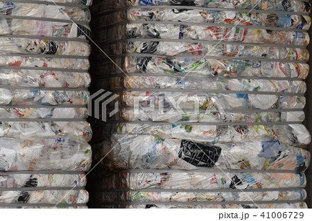 廃プラ　リサイクル（プレスによる減容処理）　廃プラスチック　環境汚染　海洋汚染　廃棄  41006729