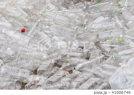 廃プラ　リサイクル（洗浄後チップ状に破砕し原料化）　廃プラスチック　マイクロプラスチック　海洋汚染  41006746