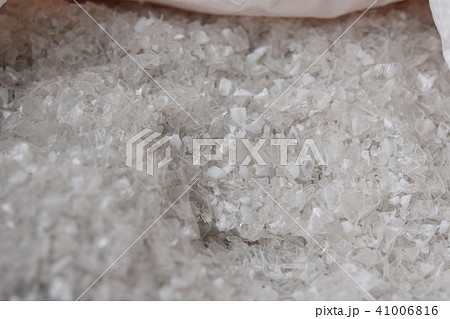 廃プラ　リサイクル（洗浄後チップ状に破砕し原料化）マイクロプラスチック　海洋汚染 SDGs 廃棄 41006816