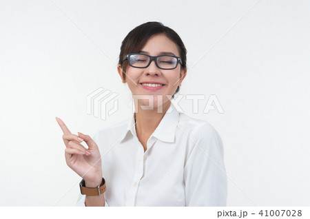 Business woman posing on whiteboard on white  41007028