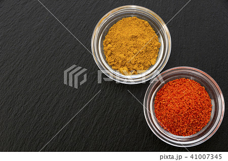 一味唐辛子とカレーパウダー 41007345