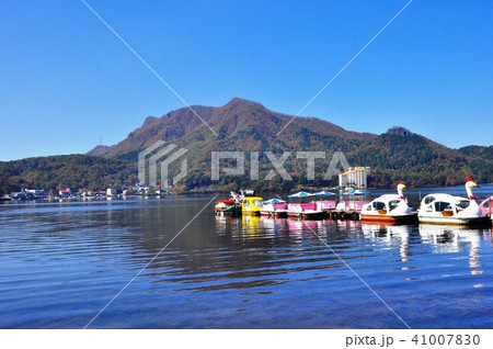 榛名湖湖畔と青空 41007830
