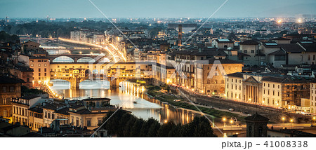 Ponte Vecchio Bridge in Florence - Italy Ponte Vecchio Bridge in Florence - Italy 41008338