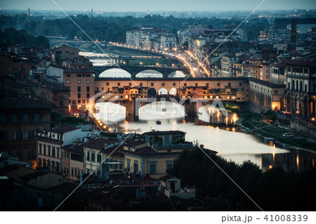 Ponte Vecchio Bridge in Florence - Italy Ponte Vecchio Bridge in Florence - Italy 41008339
