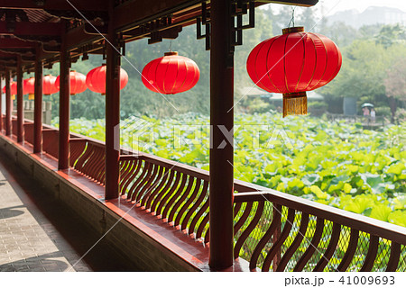 Row of chinese lanterns hanging Row of chinese lanterns hanging 41009693