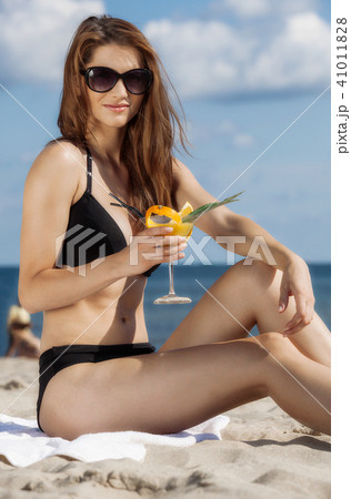 Pretty young woman relaxing on the beach 41011828