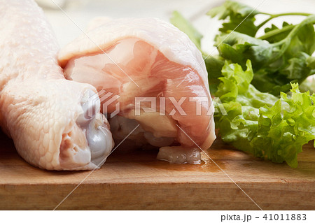 Raw Chicken Drumsticks 41011883