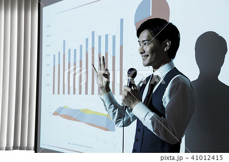 ビジネス オフィス ビジネスマン 会議 プレゼン ビジネス オフィス ビジネスマン 会議 プレゼン 41012415