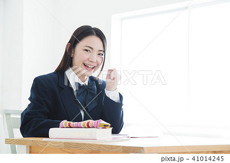 高校生　女性　女の子　勉強　受験　教育　学習 41014245