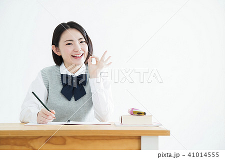 高校生　女性　女の子　勉強　受験　教育　学習 41014555