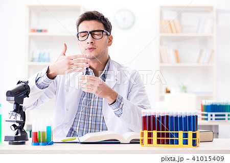 Chemistry student doing chemical experiments at classroom activi 41015409
