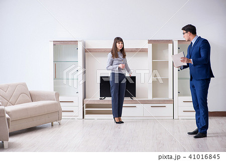 Real estate agent showing new apartment to owner 41016845